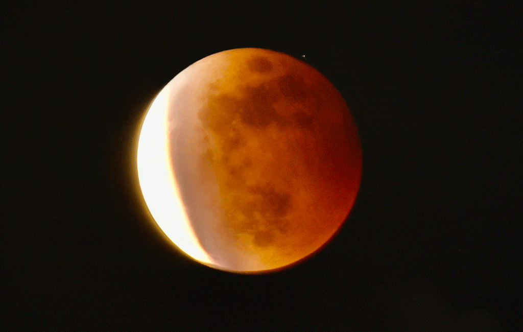 Photo of Pacific sees ‘super blood moon’