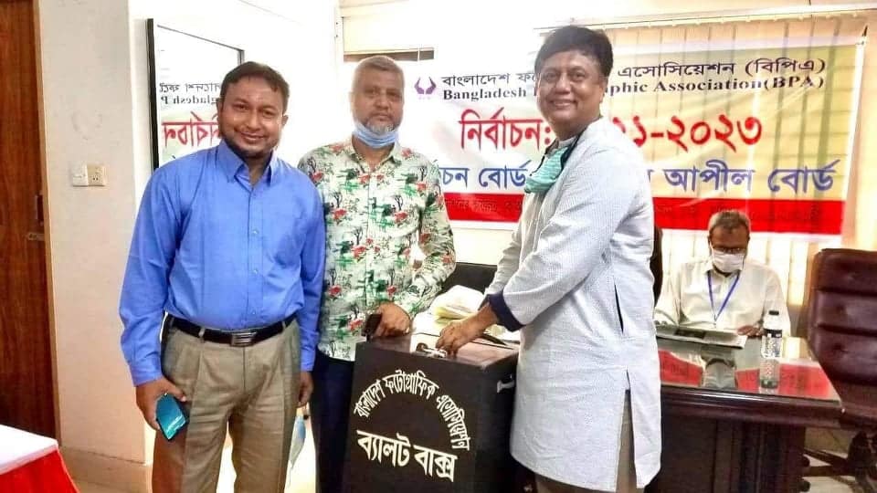  Democratic Council won a landslide victory in the election of Bangladesh Photographic Association