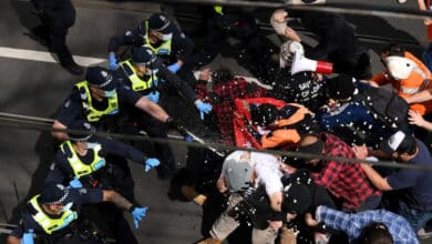 Photo of Anti-lockdown protesters clash with police in Australia