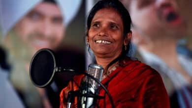 Photo of Ranu Mondal sings ‘Manike Maghe Hithe’