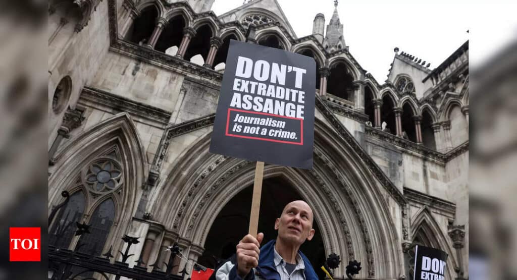 US challenges Assange extradition block in UK court