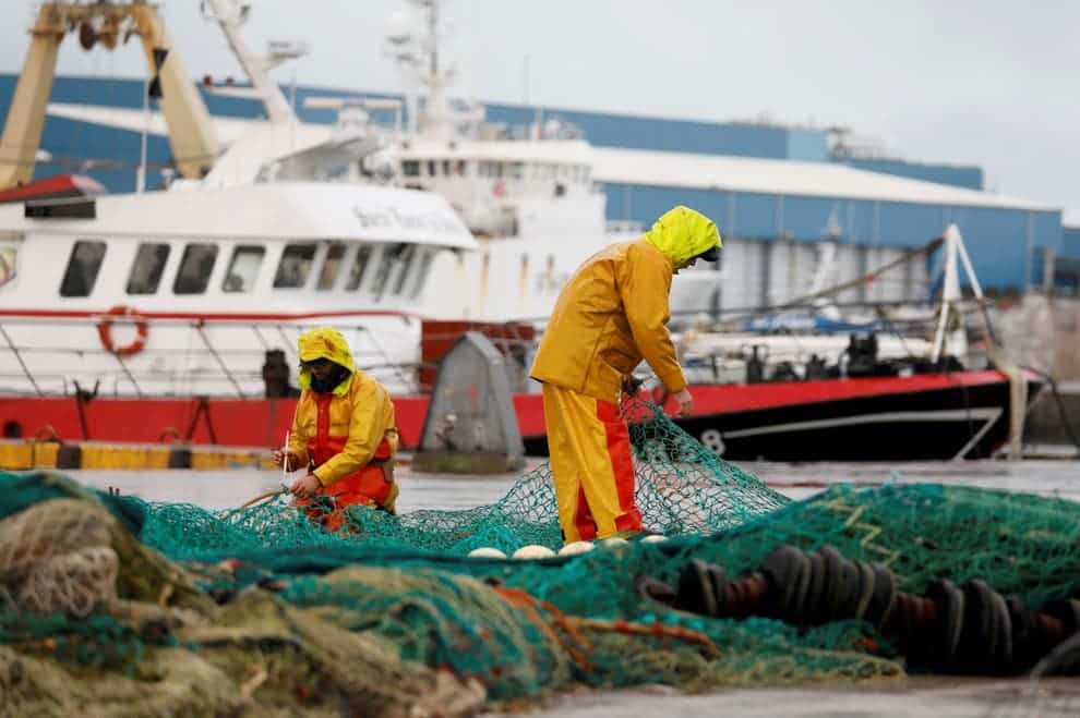 France threatens UK with sanctions in fishing row