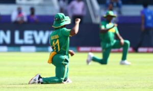 South African star Quinton de Kock has apologised for refusing to take the knee