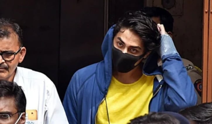 Shah Rukh's son Aryan is reading scriptures of Qur’an in jail