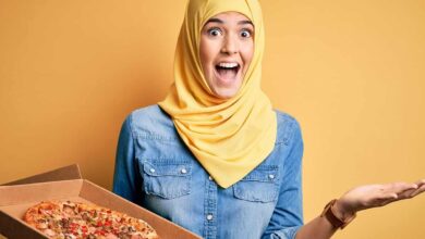 Photo of Iranian Women Can’t Eat Pizza On TV