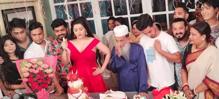 Porimoni celebrated her birthday in a splendid arrangement in red and white