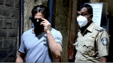 Photo of Shah Rukh Khan Meets Aryan In Jail