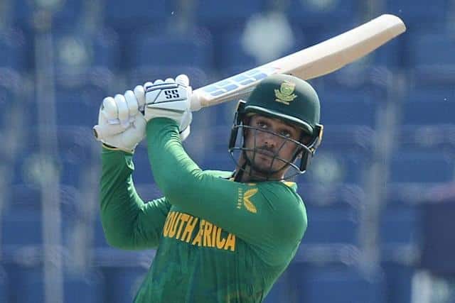 South African star Quinton de Kock has apologised for refusing to take the knee