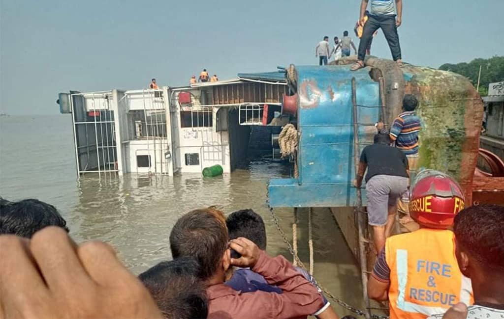 Ferry loaded with vehicles capsizes in Padma