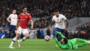 Ronaldo leads Manchester United from the front in win over Tottenham