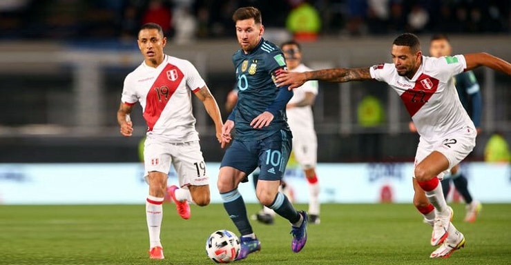 Peru miss penalty in loss to Argentina