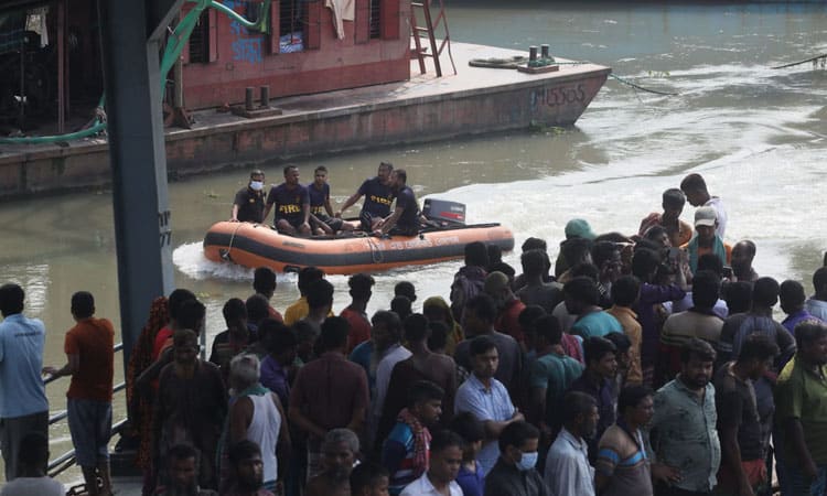 Trawler sinks in Turage: 3 bodies recovered, 7 missing