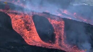 Photo of Coastal towns locked down in La Palma as lava crashes into ocean
