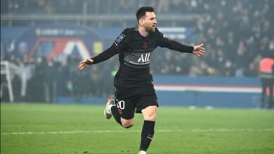 Photo of Messi scores his first goal in Ligue 1 to help 10-man PSG beat Nantes
