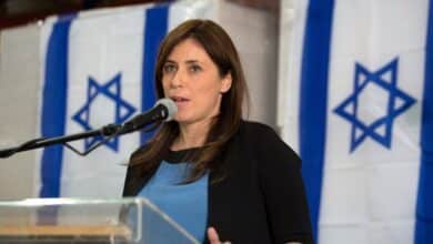 Photo of Israeli Ambassador to UK rushed from London university (Video)