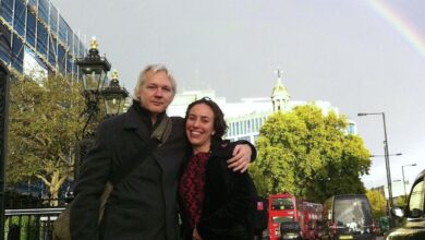 Photo of Julian Assange and Stella Moris Get Permission to Marry in Prison