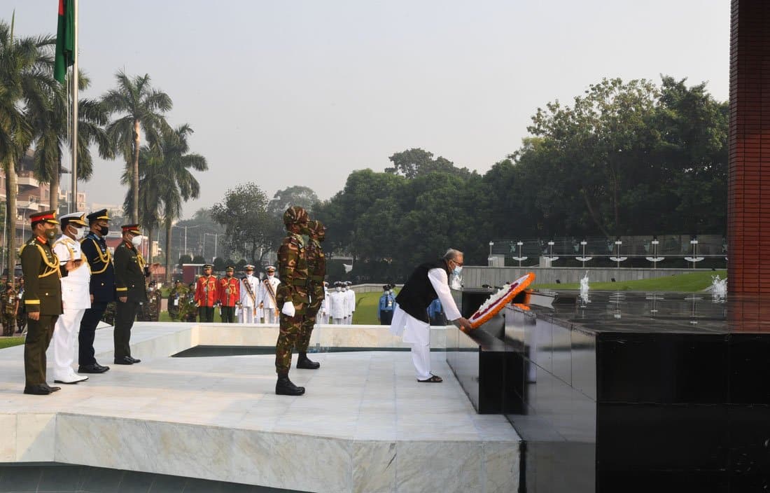 President pays homage to armed forces martyrs