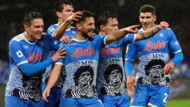 Photo of Napoli honour Maradona by crushing Lazio and going clear at top