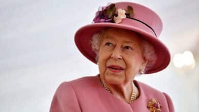 Photo of Queen Elizabeth handed warning for the ‘fall of the House of Windsor’