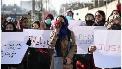 Photo of Afghan women protest against alleged Taliban killings of ex-soldiers
