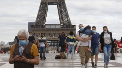 Photo of Paris again makes face masks compulsory outdoors