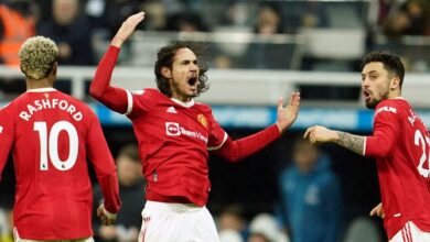 Photo of Cavani rescues Man Utd in Newcastle draw