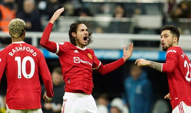 Cavani rescues Man Utd in Newcastle draw