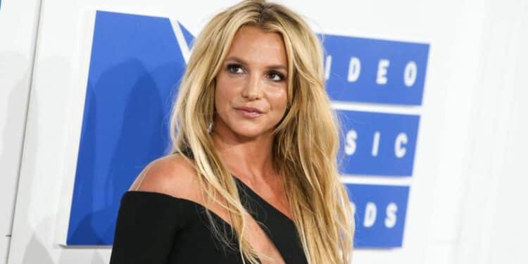 Britney Spears sings and criticizes her family on social media, saying, “I needed to be my own cheerleader.”