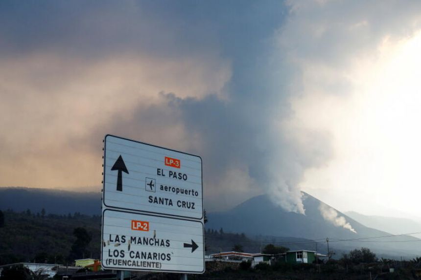 Thousands shut indoors on Spanish volcano island