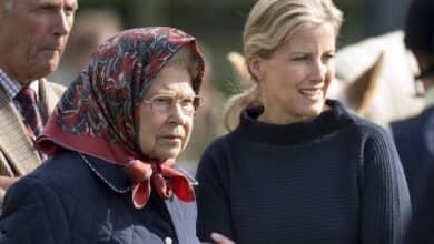Photo of Queen Elizabeth’s son-in-law tests positive for COVID-19