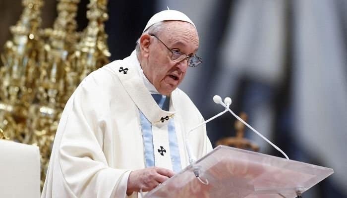 To hurt a woman is to insult God: Pope Francis