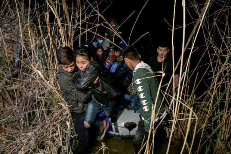 US reports nearly 2 mn migrant apprehensions at southern border in 2021
