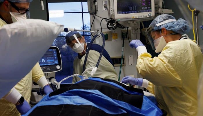 Omicron surge pushes US COVID hospitalisations toward record high