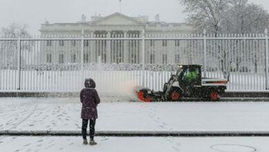 Photo of Snow storm batters US east, piling onto holiday chaos