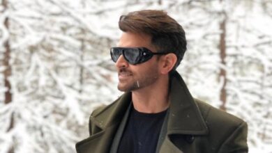 Photo of Hrithik Roshan’s shirtless selfie breaks the internet as he wishes fans on New Year