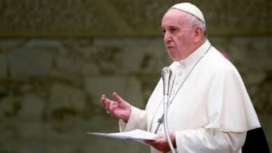 Photo of Pope Francis isn’t a fan of people who choose pets over kids