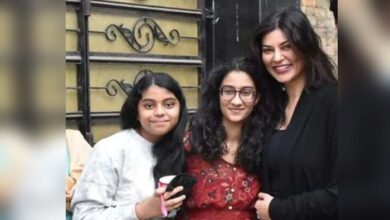 Photo of Sushmita Sen grooves with girls Renee & Alisah during her workout session