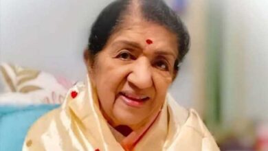 Photo of Lata Mangeshkar in ICU after Covid-19 diagnosis
