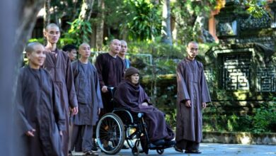 Photo of Buddhist monk who brought mindfulness to West dies in Vietnam