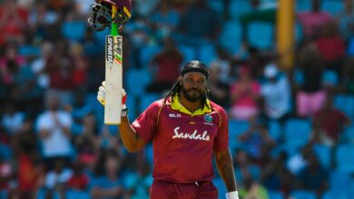 Photo of Chris Gayle in Dhaka, waiting for Covid-19 report