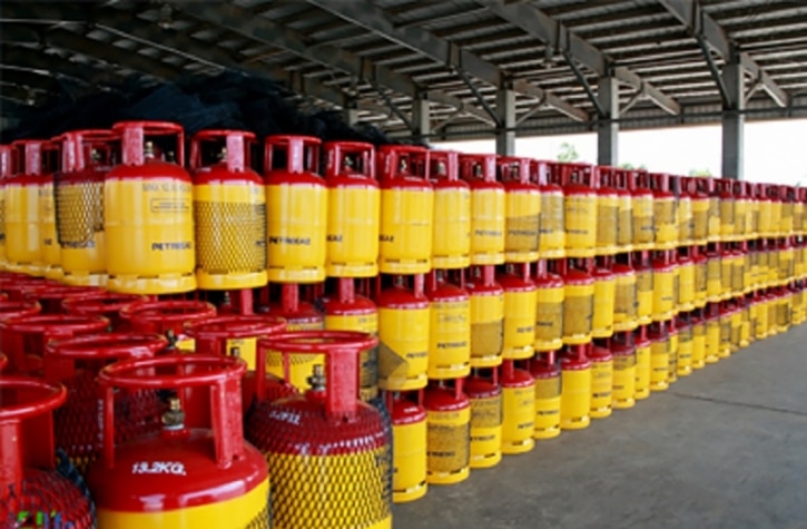 Govt reduces Tk 50 for 12-kg LPG cylinder