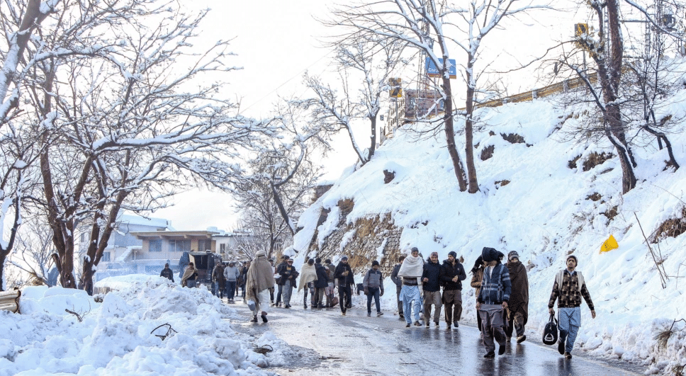 Army clearing roads to snow-bound Pakistan town after deadly blizzard