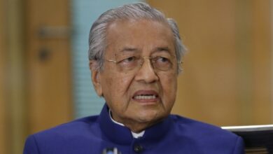 Photo of Malaysian ex-PM Mahathir stable after latest hospital admission