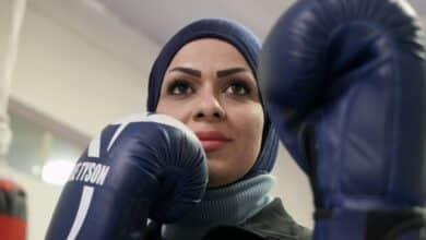 Photo of Iraqi women boxers aim sucker punch at gender taboos