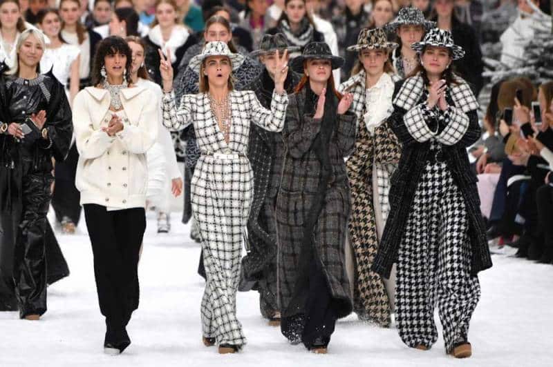 Paris fashion gets physical despite Omicron
