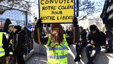 Photo of Paris police hold 81 over banned anti-vaccine convoy