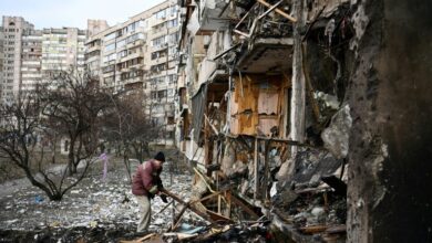 Photo of Zelensky vows to stay and fight as Russia advances on capital