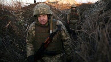 Photo of Ukraine urges ‘tough sanctions’ after Putin orders troops into rebel regions