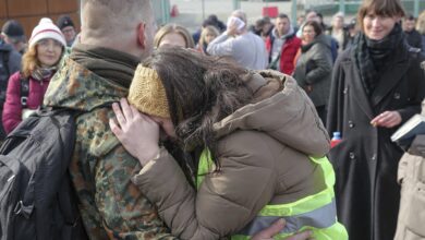 Photo of Ukrainians return from abroad to fight Russian invasion