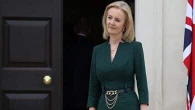Photo of UK foreign minister in Russia with warning